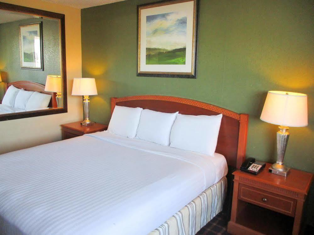 Oyo Hotel Bossier City La - Red River Exterior photo
